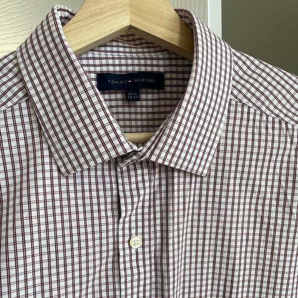Tommy Hilfiger Button Down Dress Shirt, Purple, Men’s Regular Fit 17 1/2, 32-33 - Picture 1 of 4
